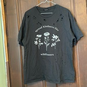 DISTRESSED GRAPHIC TEE